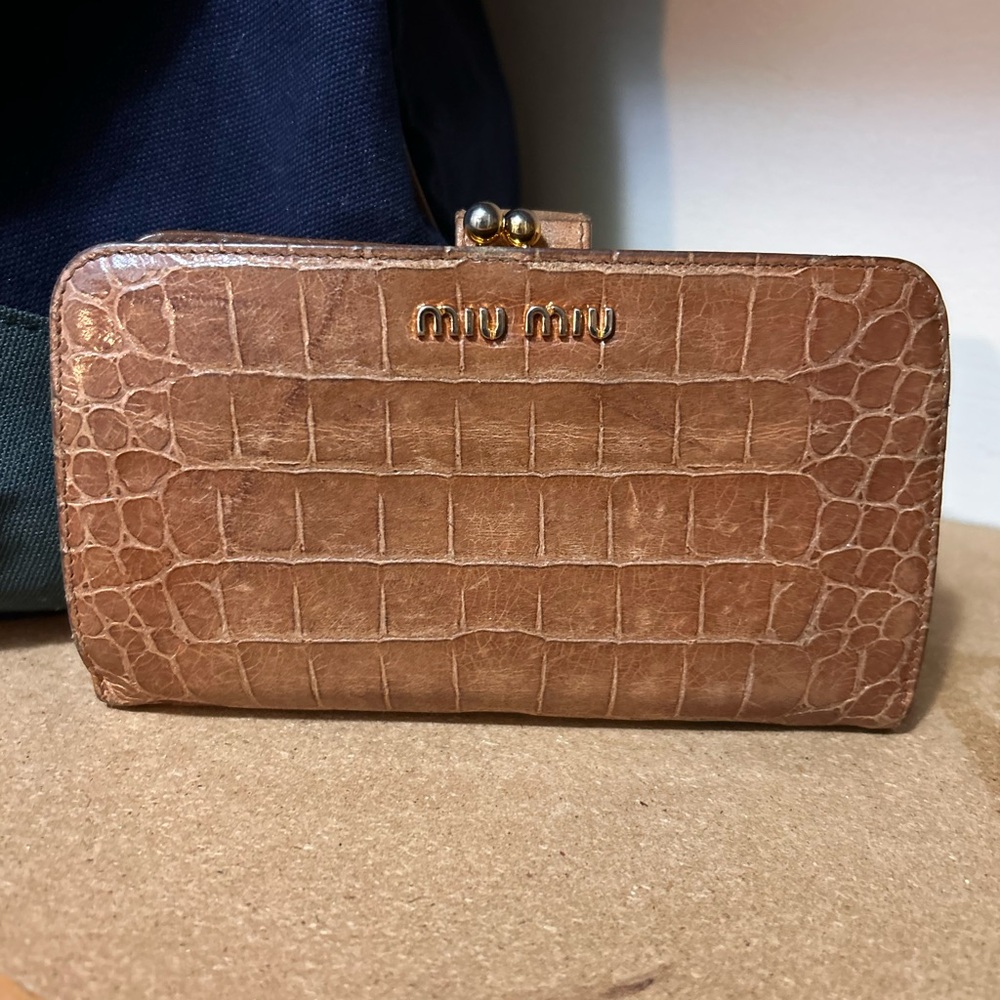 Auth miumiu Wallet purse with a clasp leather Brown